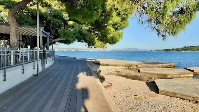 Zsa Zsa Vikendica Srima