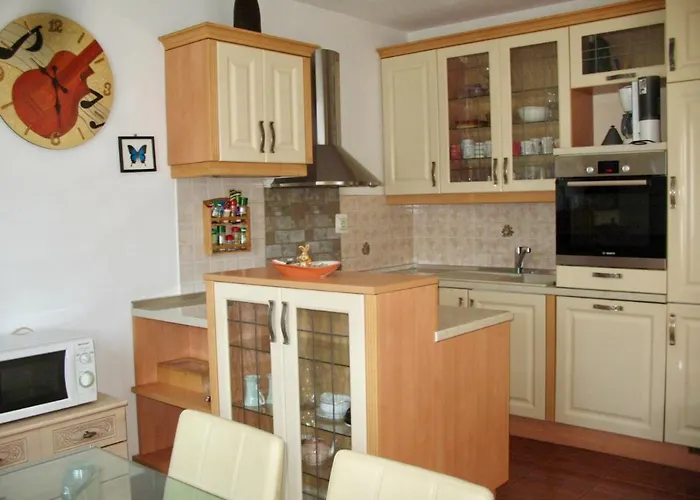 Zsa Zsa Vikendica Srima